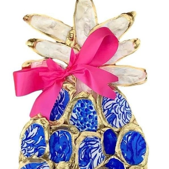 Made to order Lilly Pulitzer pineapple wall decor.